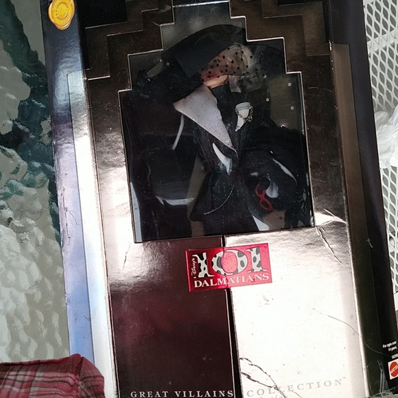 NIB Cruella DeVille Barbie - Picture 3 of 4